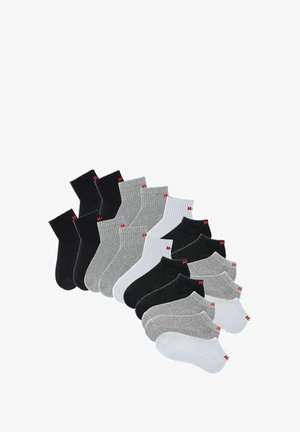 Set aus 12 Sneakersocken in Schwarz, Grau und Weiß. Material aus Baumwollmix mit geripptem Bündchen und auffälligen roten Logo-Details.