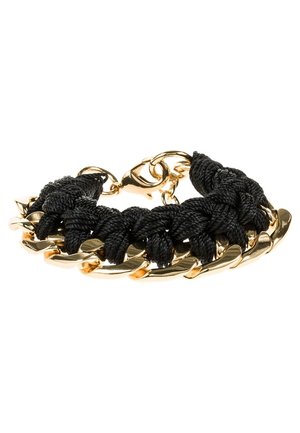 Bracelet chaîne en or entrelacé avec une épaisse corde noire tressée et sécurisé par un fermoir mousqueton en or.