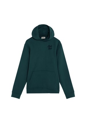 Sudadera con capucha de color verde oscuro, con bolsillo canguro frontal y texto bordado sutil en el lado izquierdo del pecho.