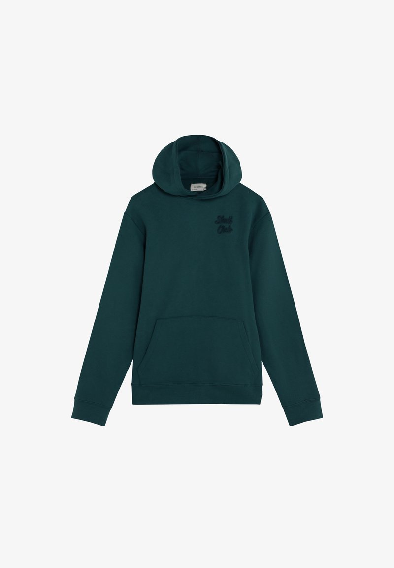 Sweat à capuche vert foncé avec poche kangourou devant et texte brodé subtil sur le côté gauche de la poitrine.