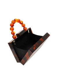 Schildpad-acryl handtas met een glanzende afwerking, voorzien van een beaded amber handvat en een zwart interieur. Open en gestructureerd ontwerp.