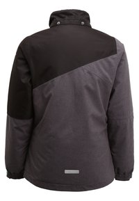 Schwarze und dunkelgraue Jacke mit hohem Kragen, diagonalem Design, strukturiertem Stoff, elastischen Bündchen und einem kleinen Logopatch am Saum.