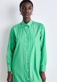 Mads Nørgaard YARPO CRISSY DRESS - Kreklkleita - bright green