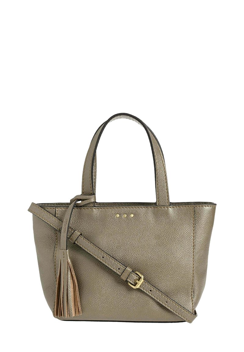 Sac fourre-tout en cuir dans un olive atténué avec deux poignées, une sangle amovible et un accent en tassel. Possède une surface texturée et des accessoires en métal doré.