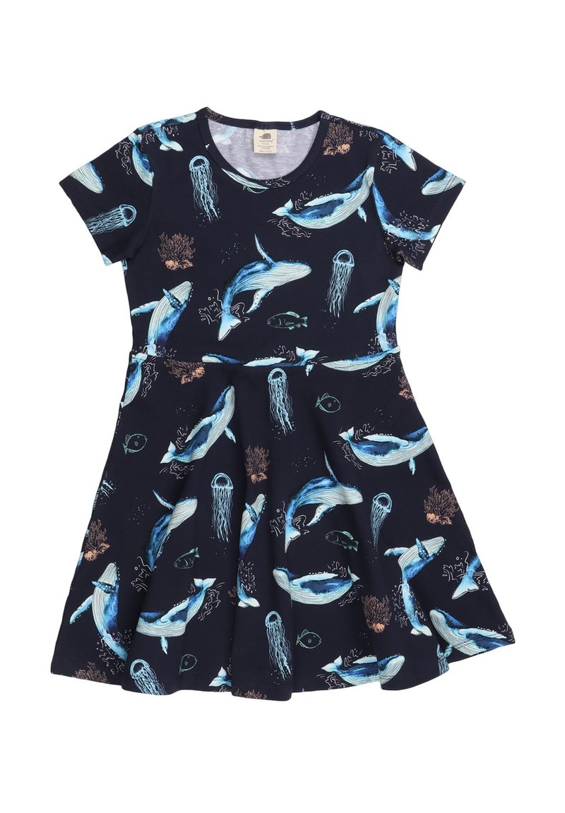 Dunkelblaues Kleid mit einem ozeanischen Muster, das Wale, Quallen und Korallen zeigt. Kurze Ärmel, Rundhals, ausgestellter Rock, weicher Stoff.