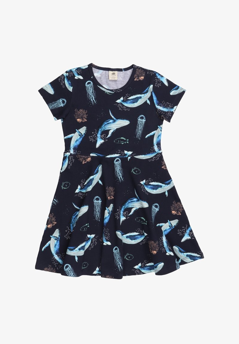 Dunkelblaues Kleid mit einem ozeanischen Muster, das Wale, Quallen und Korallen zeigt. Kurze Ärmel, Rundhals, ausgestellter Rock, weicher Stoff.