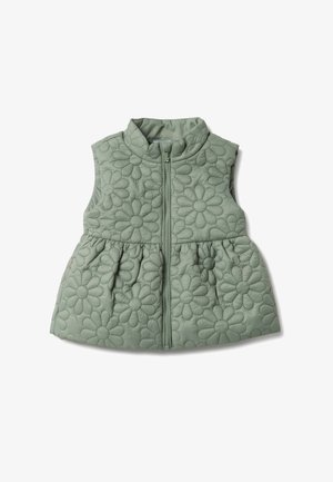 Veste sans manches matelassée vert sauge avec fermeture éclair à l'avant et motif de marguerite cousue, cintrée à la taille avec un bas évasé.