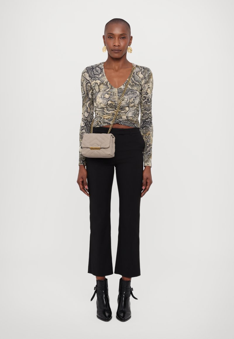 Armani Exchange - MINI  - Umhängetasche - taupe, Vergrößern