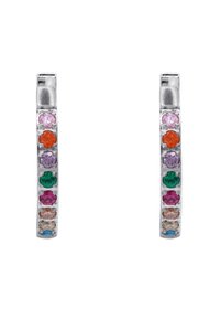 Orecchini a cerchio d'argento con diverse gemme colorate rotonde: rosa, arancione, verde, viola e blu, disposte in un pattern lineare.