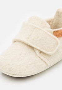 Bisgaard UNISEX - Chinelos - creme