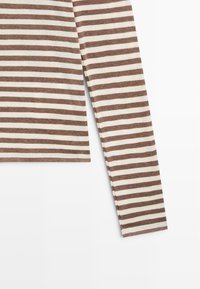 Langarmshirt mit abwechselnden braunen und cremefarbenen horizontalen Streifen, aus weicher Baumwolle, mit geradem Schnitt und sauberem Saum.