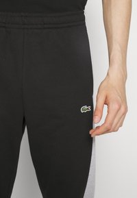 Lacoste Trainingsbroek - black/silver chine