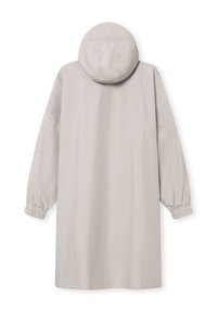 Abrigo largo gris claro con capucha, puños elásticos y una textura suave. Presenta un diseño minimalista sin cierres o acentos visibles.