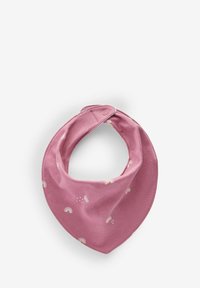 Rosa Baumwoll-Bandana-Lätzchen mit kleinen Regenbogenmustern und einem Druckknopfverschluss. Dreiecksform mit weicher Textur und abgerundeten Kanten.