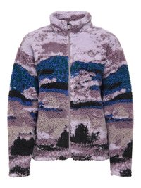 Fleecejack met ritssluiting aan de voorkant, hoge kraag en een meerkleurig patroon in paars, zwart en blauw dat lijkt op een landschap ontwerp.