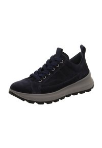 Sneaker in camoscio blu navy con suola grigia spessa, lacci blu scuro e collare imbottito alla caviglia, angolato per mostrare il lato esterno e la parte anteriore.