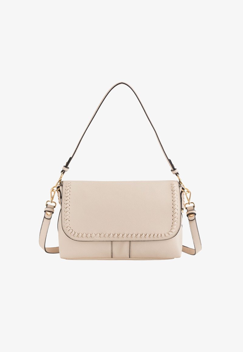 Geantă de umăr din piele bej, cu detalii împletite pe capac, curea ajustabilă și accente din metal de culoare aurie. Textură netedă.