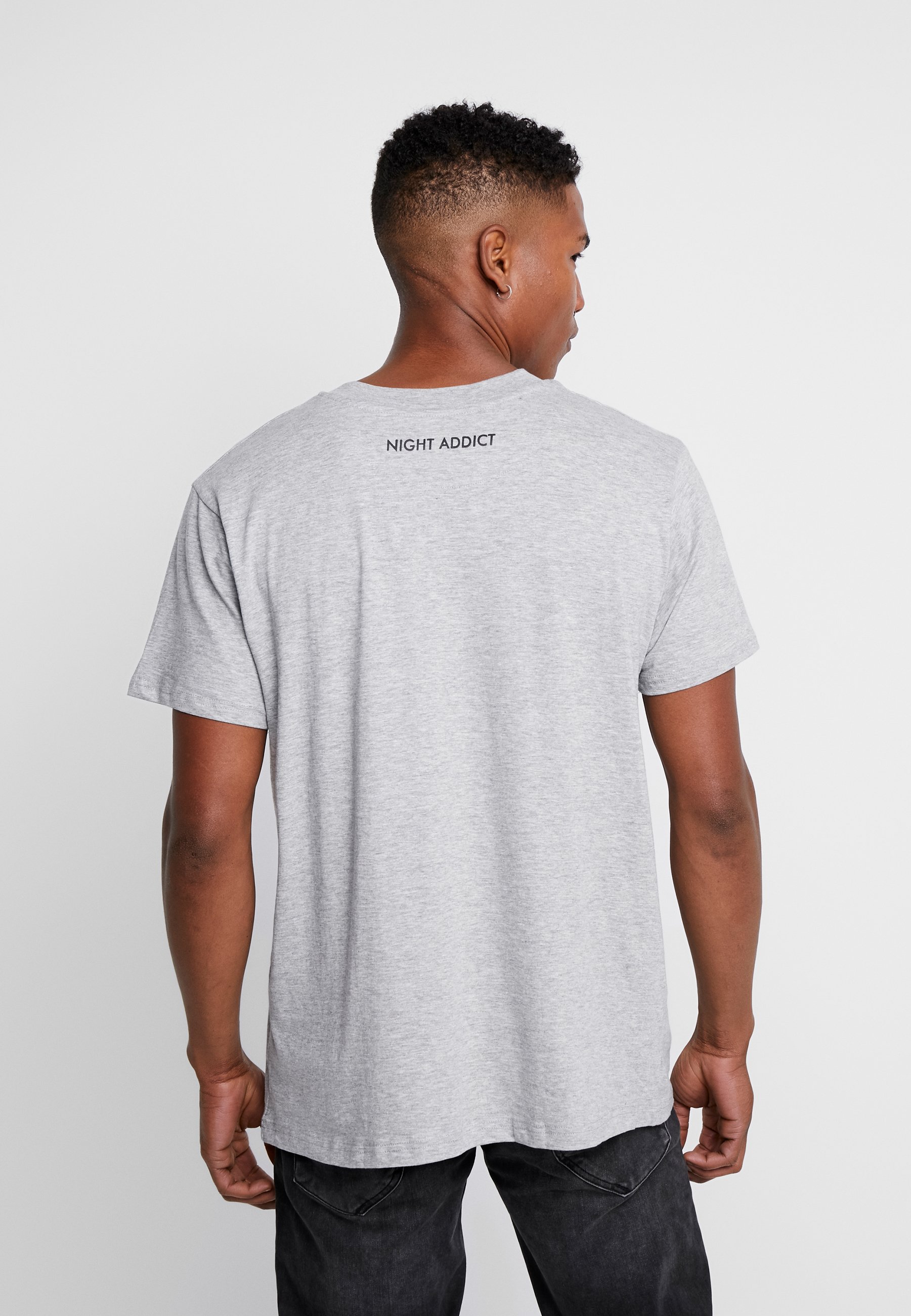 Night Addict GRID T shirts med print grey Zalando.no Night Addict GRID - T-shirts med print - grey