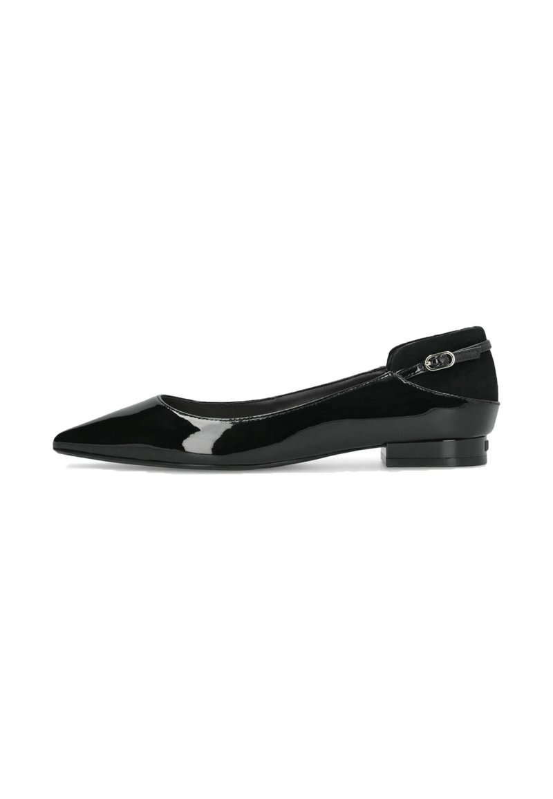 Ballerines en cuir verni noir avec un nez pointu, un design minimaliste, un petit talon carré et une sangle décorative avec un matériel en acier inoxydable.