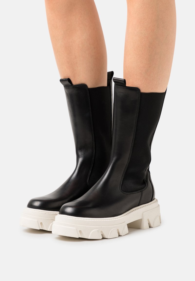 Pavement INA - Botas de plataforma - black/beige