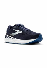 Brooks löparskor i marinblå mesh med en vit mellansula. Har en texturerad ovandel, platta skosnören och en gummisula med blå detaljer.