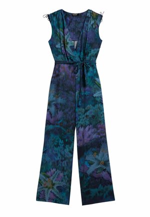Ærmeløs jumpsuit med V-hals, bindebånd i taljen, vide ben og mørkt tropisk blomsterprint i nuancer af blå, grøn og lilla.