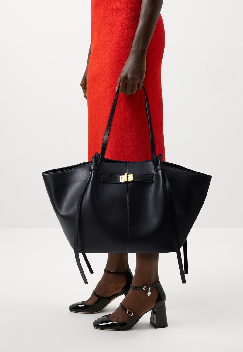 Gina Tricot LONG STRAP BAG - Saco de mão - black
