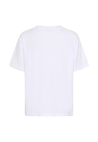 Bijela pamučna majica, kratki rukavi, okrugli izrez, labav kroj, glatka tekstura, minimalistički dizajn, bez vidljivih logotipa ili uzoraka.