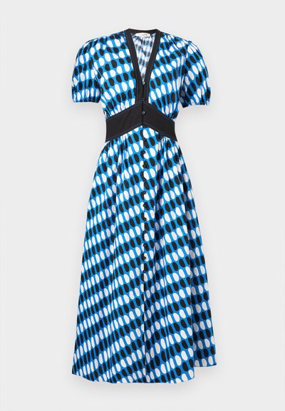 Μίντι φόρεμα με μοτίβο σε μπλε, μαύρο και λευκό, με κοντά φουσκωτά μανίκια, μαύρη διακόσμηση σε σχήμα V στο λαιμό, μαύρη ζώνη στη μέση και κλείσιμο με κουμπιά στο μπροστινό μέρος.