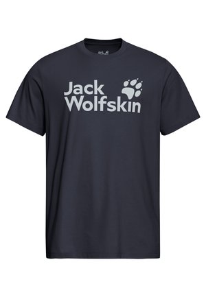 Marineblauw katoenen T-shirt met grote witte tekst "Jack Wolfskin" en pootafdrukontwerp, met een klassieke ronde hals en korte mouwen.
