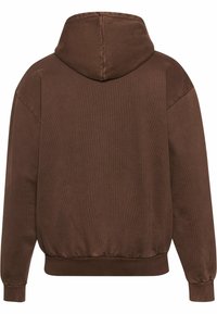 Sudadera con capucha marrón que presenta una tela texturizada, ajuste holgado, puños y dobladillo acanalados, con un forro interior suave.