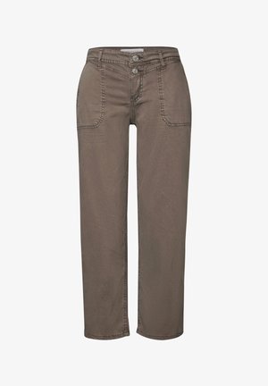 Pantaloni dritti marroni con una morbida texture, due tasche anteriori e una chiusura con bottone a due bottoni. Accenti di cuciture minimal.