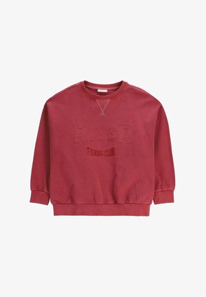 Czerwona bluza z okrągłym dekoltem, z prążkowymi mankietami i paskiem u dołu, z wytłoczonym napisem "River Fishing Club" z przodu.