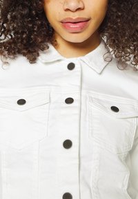 ONLY Tall ONLWESTA LIFE JACKET - Traper jakna - white