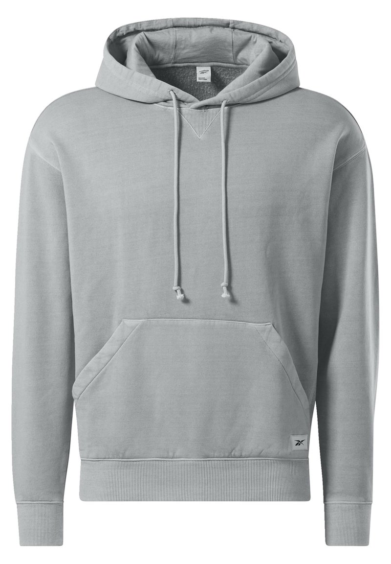 Světle šedá mikina s kapucí vyrobená z měkké látky. Obsahuje stahovací kapuci, klokaní kapsu, žebrované manžety a lem. Ozdobný trojúhelníkový detail na přední straně.