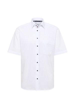 Camicia bianca a maniche corte con bottoni neri e taschino sul petto, mostrata su uno sfondo bianco semplice.