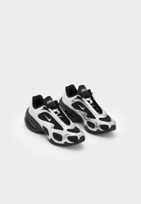 AIR MAX MUSE - Tenisice - black/silver-coloured