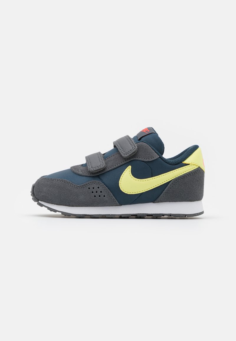 valiant unisex nike