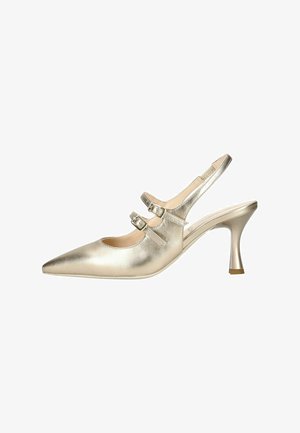 Chaussure à talon haut dorée à bout pointu avec bride arrière et deux sangles ajustables à boucles sur le dessus.