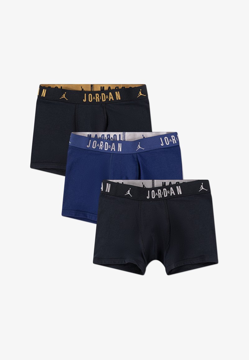 Trois paires de boxers de couleurs sombres : noir, marin et gris foncé. Les ceintures élastiques présentent un texte de marque et un logo en contraste.