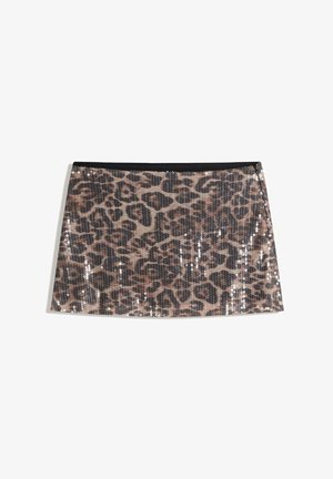 Leopard-print mini skirt made from sequined fabric with a black waistband. The surface has vertical ribbed texture and shiny accents.