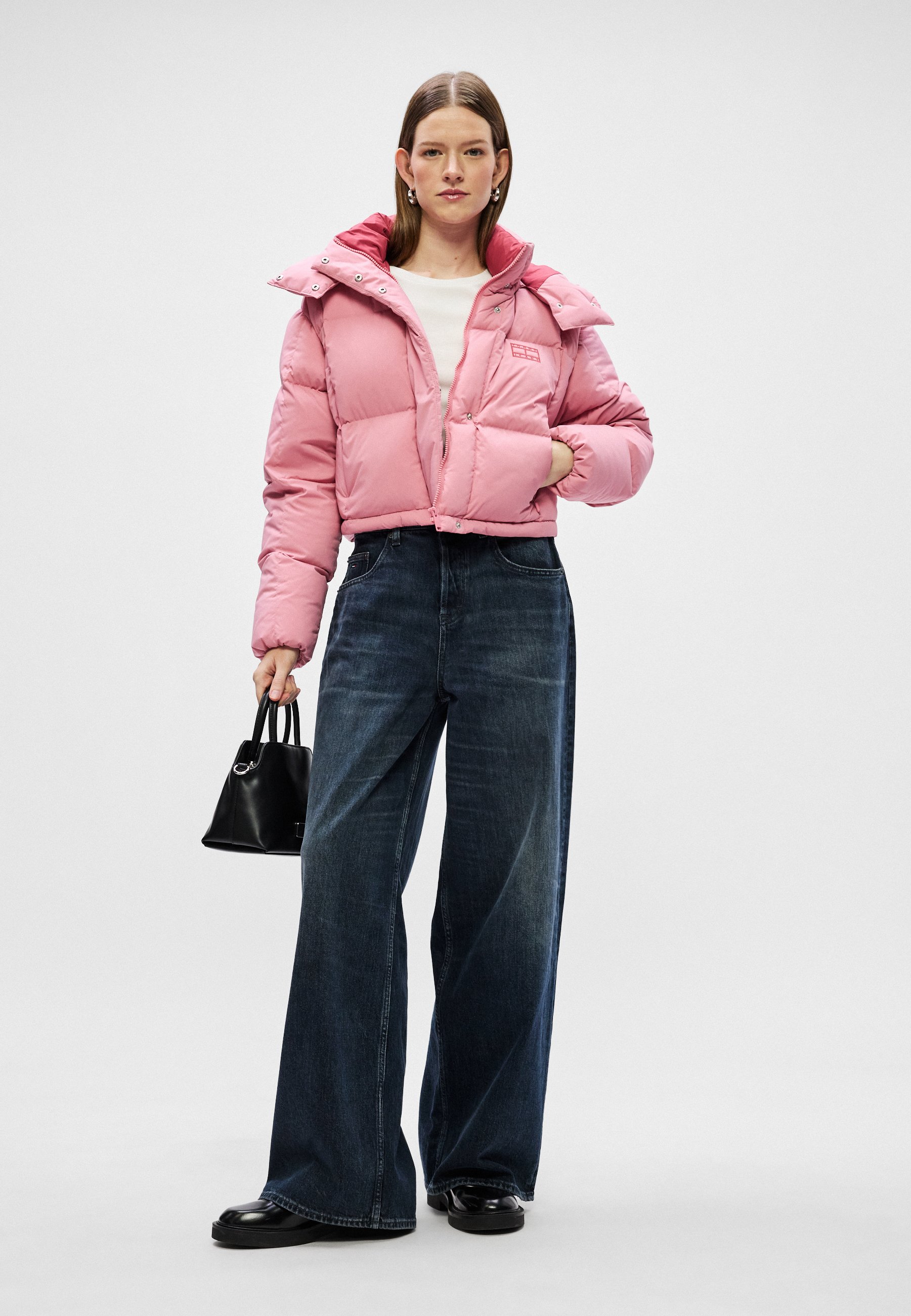  JEANS THE ALASKA PUFFER S ピンク Tommy Jeans Crop Alaska Puffer | David Jones