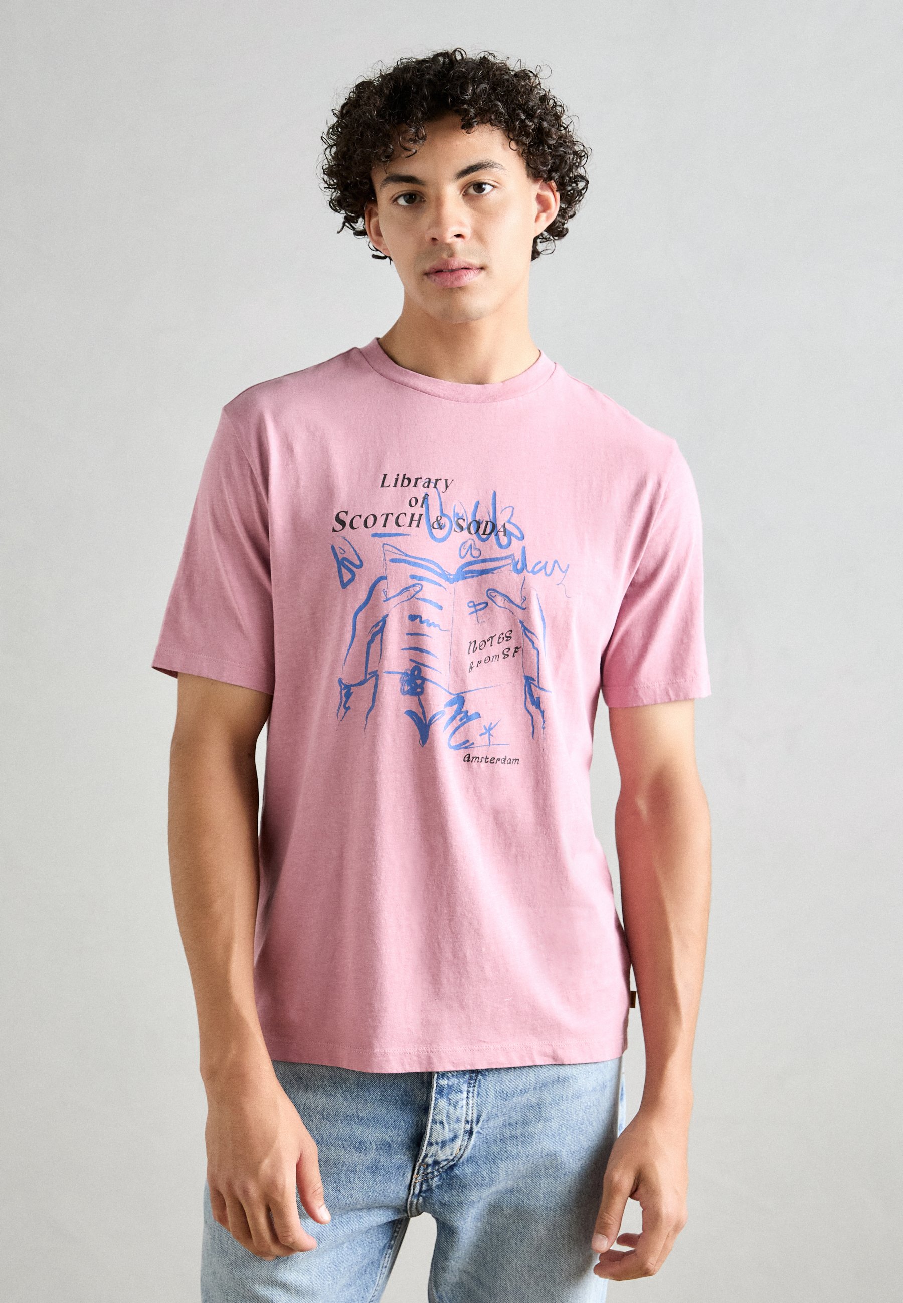 “Scotch & Soda” フロントアートワークTシャツ Pink Scotch & Soda” フロントアートワークTシャツ Pink (Scotch