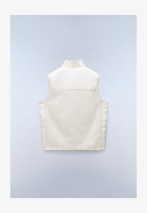 Pohodlná krémová vestu s vysokým límcem, která má hladký přední díl a prošívané boční panely, bez rukávů a rovný lem.