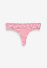 Roze tang met een gladde stoffen basis en een golvende kant tailleband, met een zachte textuur en een minimalistisch ontwerp.