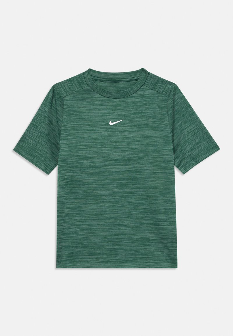 Camiseta deportiva de manga corta verde jaspeado con cuello redondo y pequeño logo blanco de Nike en el centro del pecho.