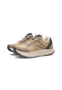 Beiga mesh-sneakers med texturerad yta, rund tå, svart gummisula och ljusbruna accenter på ovandelen och snörningen.