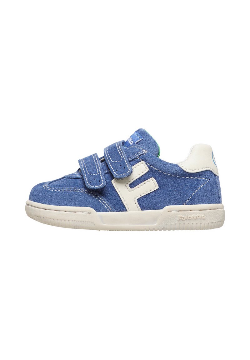 Blaue Wildleder-Sneaker mit weißen Akzenten, zwei Klettverschlüssen und einer strukturierten Gummisohle. Hat ein Logo auf der Zunge und kontrastierende Nähte.
