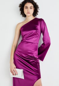 WAL G. OLESSIA ONE SLEEVE DRESS - Džersio suknelė - plum