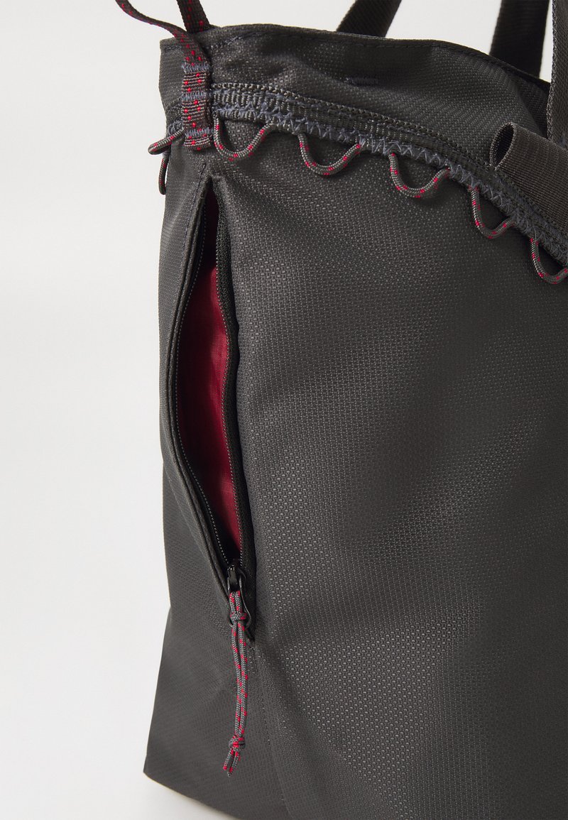 Klättermusen BOR BAG 13L UNISEX - Sports bag - raven/dark grey 